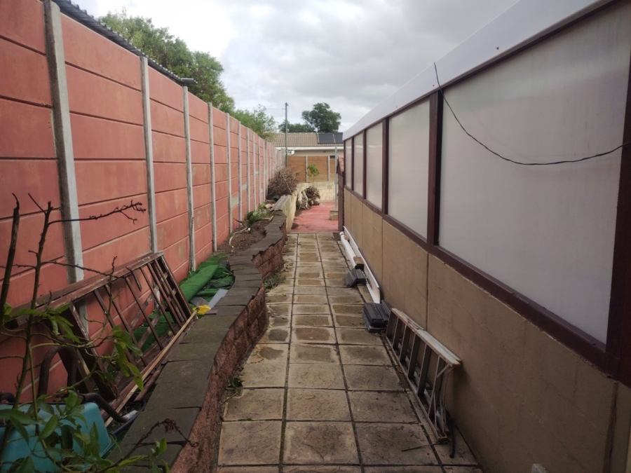 7 Bedroom Property for Sale in Brackenfell Central Western Cape